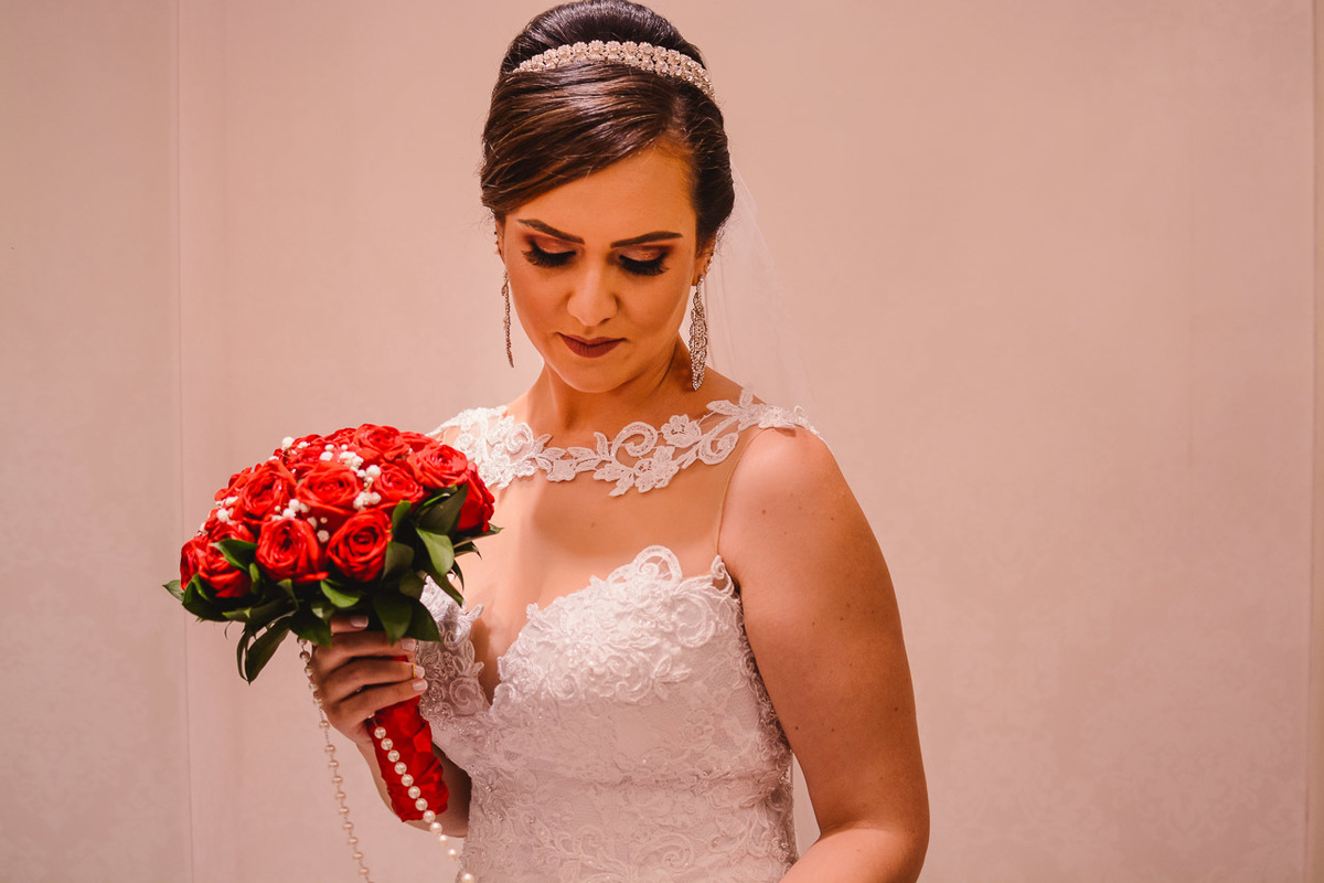 Making off da noiva. Dia da noiva, no salão Concept Paula Pastre by Nice Maioli. Vestido da noiva, buque de noiva