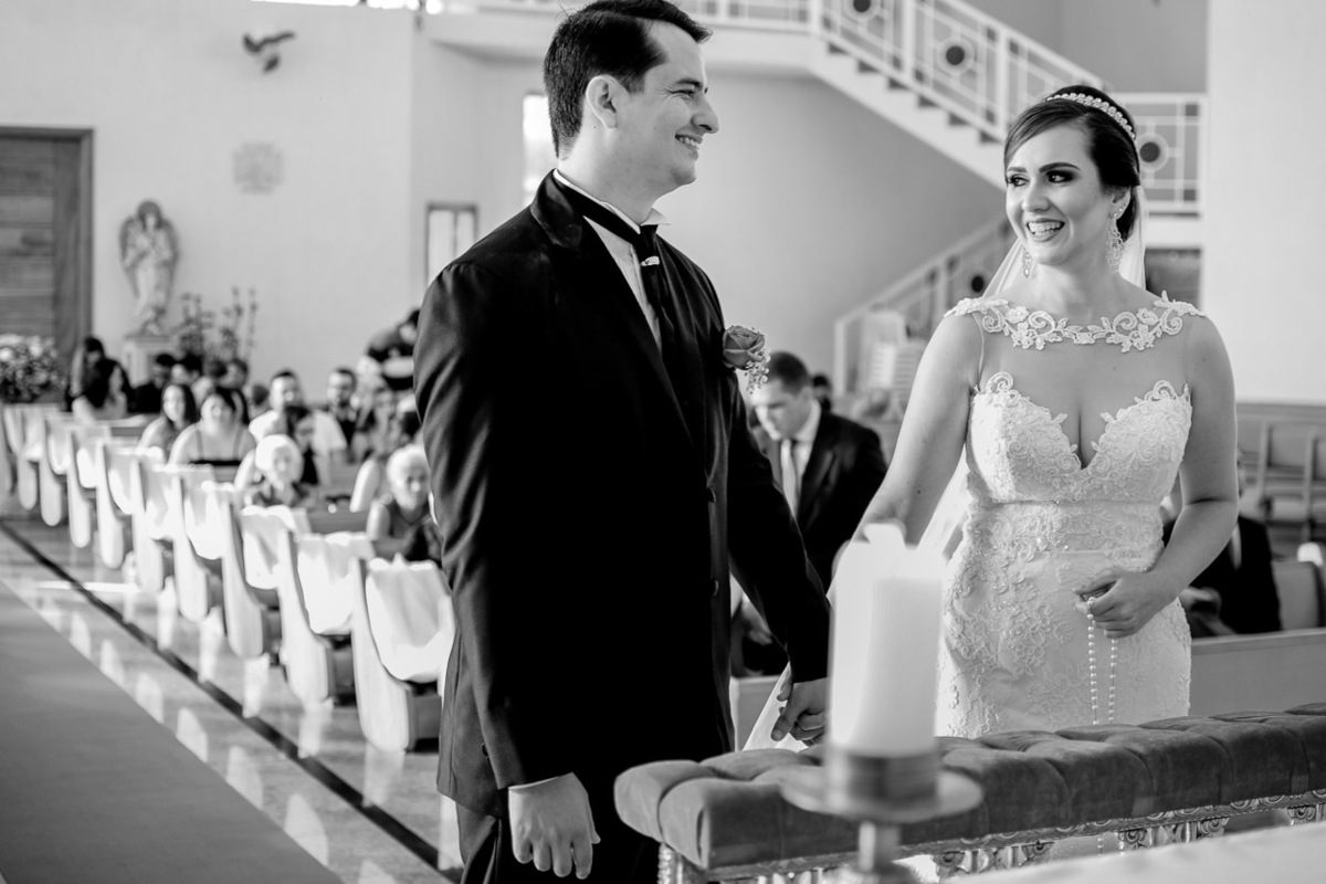 Cerimonia de casamento Paróquia Cristo Redentor. Terno do noivo. Vestido de Noiva.