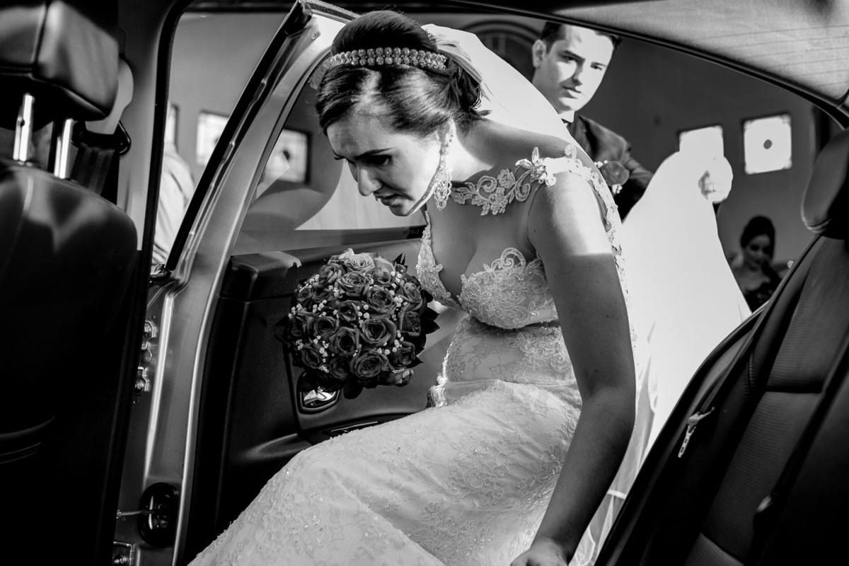 Cerimonia de casamento Paróquia Cristo Redentor. Terno do noivo. Vestido de Noiva.