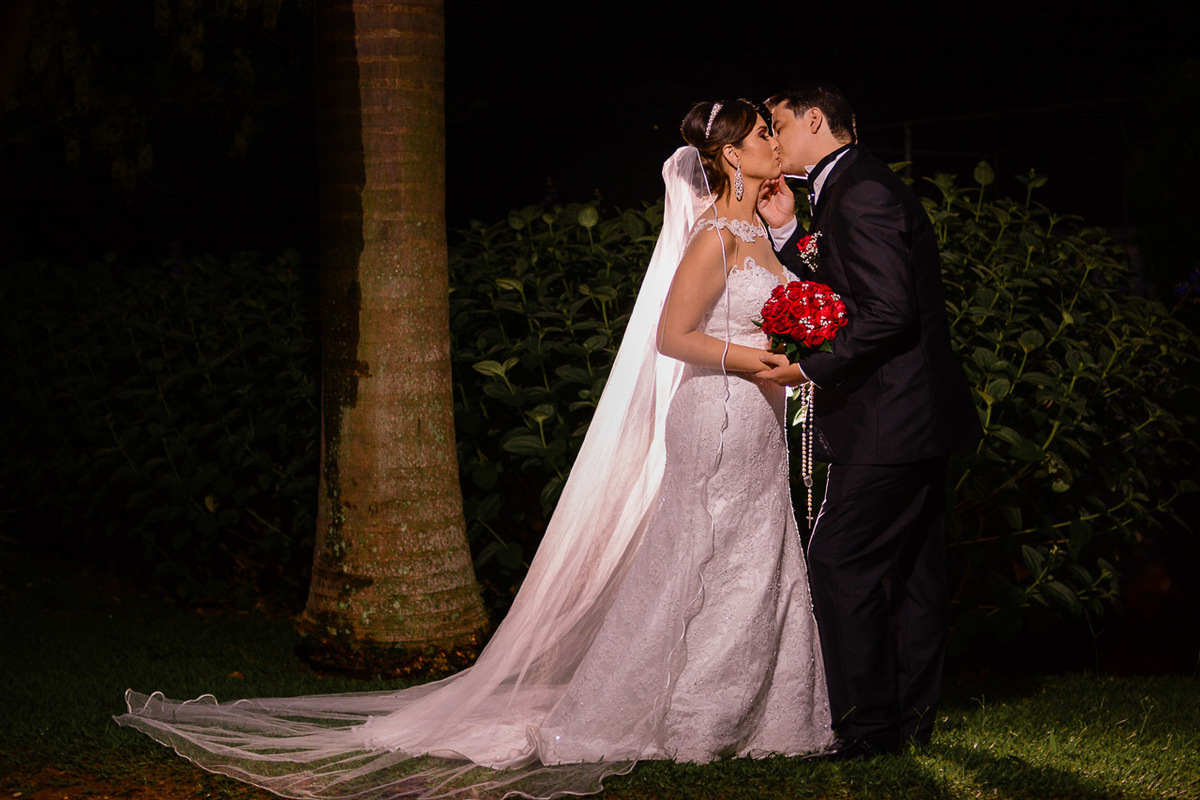 Fotos dos noivos. Fotos pós casamento. Festa de Casamento. Fazenda Santa Helena. Vestido de Noiva. Traje de noivo.