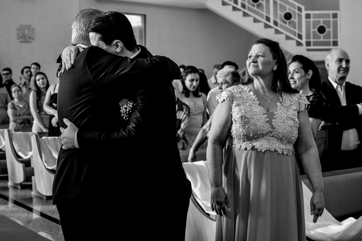 Cerimonia de casamento Paróquia Cristo Redentor. Terno do noivo.