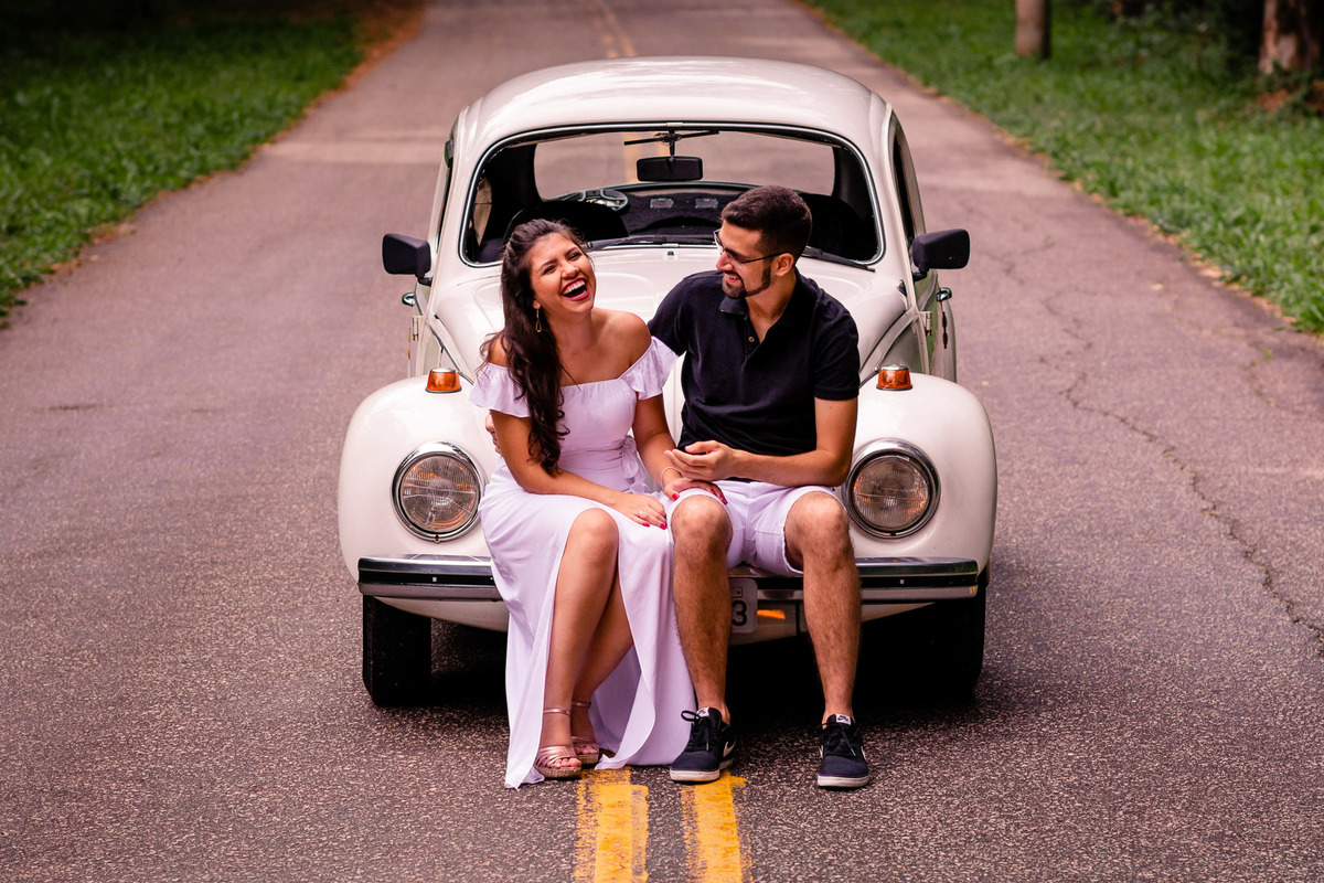 Pre Wedding na serra do japi jundiai-sp. pre wedding na chuva. Ensaio pre wedding com fusca. ideia de pre wedding. fusca.