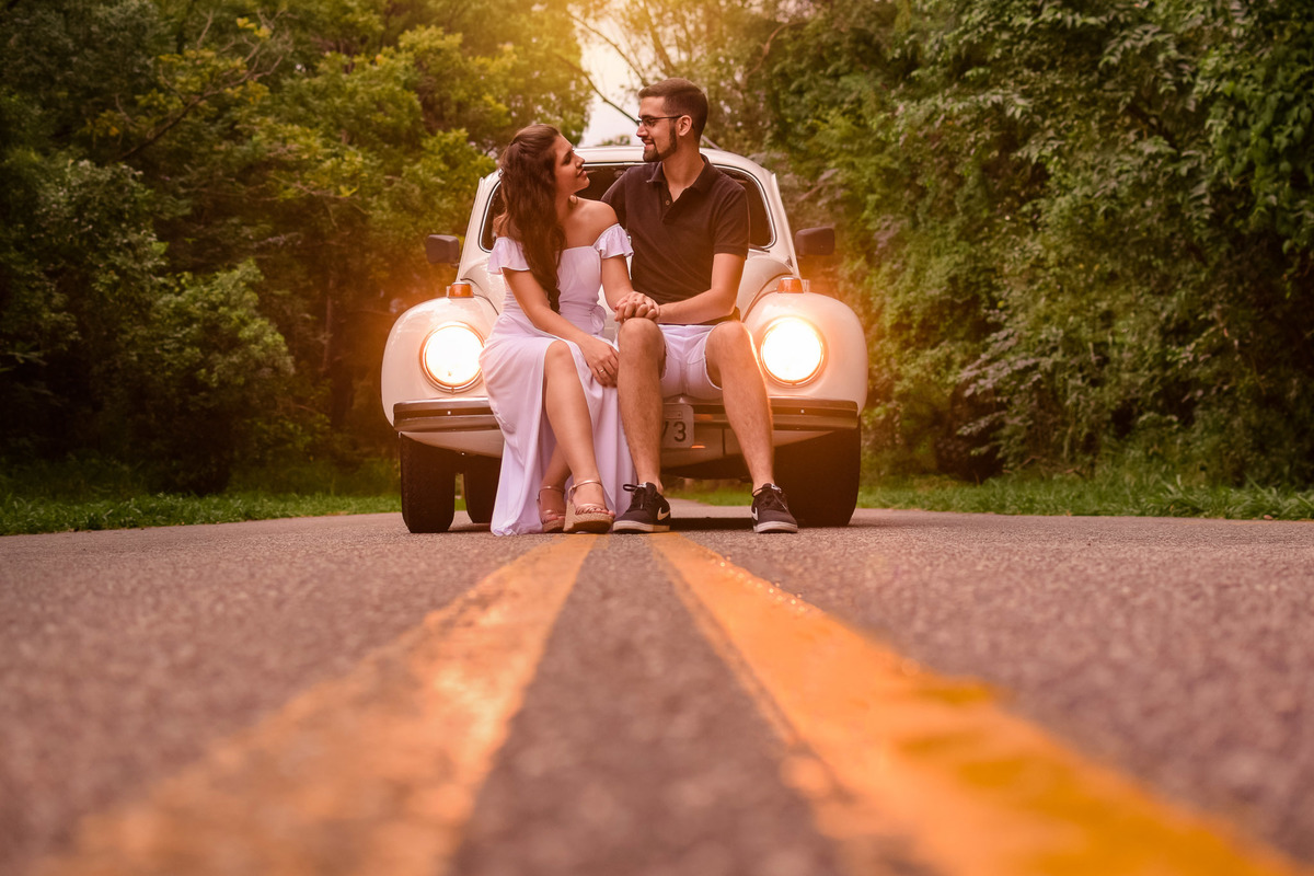 Pre Wedding na serra do japi jundiai-sp. pre wedding na chuva. Ensaio pre wedding com fusca. ideia de pre wedding. fusca.