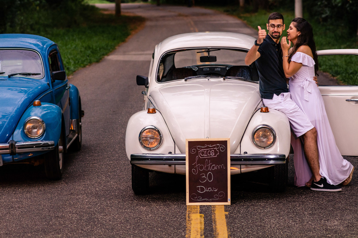 Pre Wedding na serra do japi jundiai-sp. pre wedding na chuva. Ensaio pre wedding com fusca. ideia de pre wedding. fusca.
