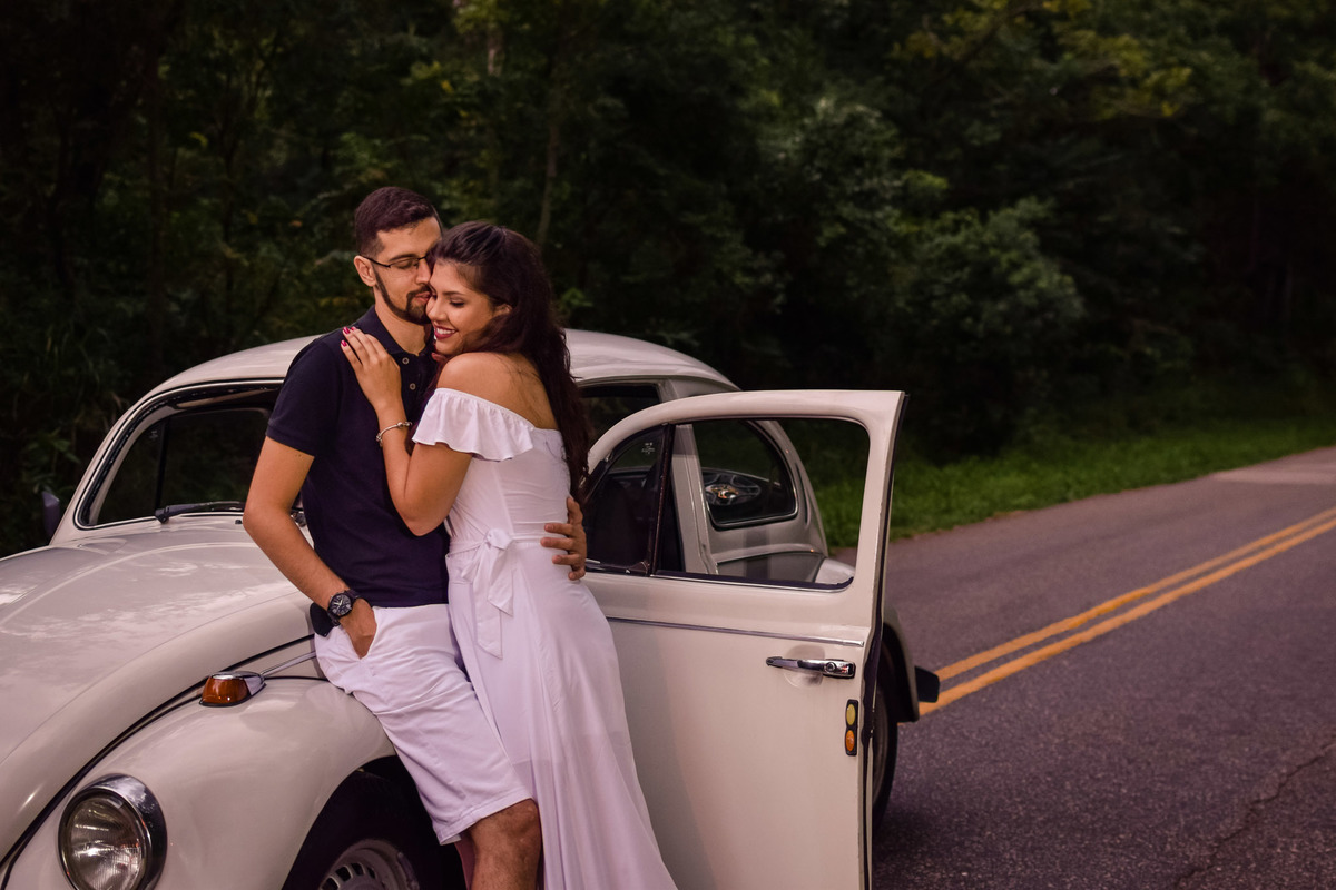 Pre Wedding na serra do japi jundiai-sp. pre wedding na chuva. Ensaio pre wedding com fusca. ideia de pre wedding. fusca.