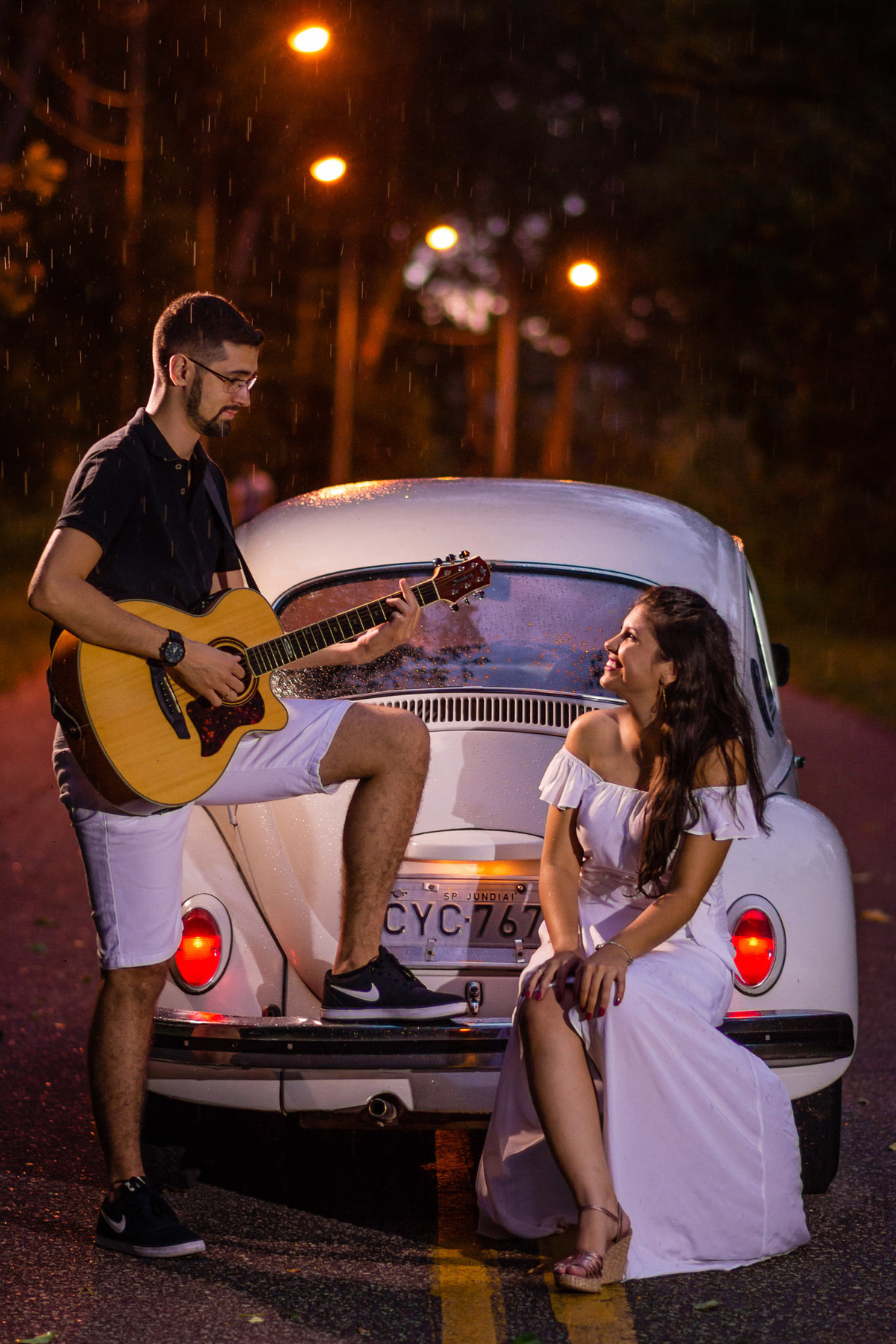 Pre Wedding na serra do japi jundiai-sp. pre wedding na chuva. Ensaio pre wedding com fusca. ideia de pre wedding. fusca.