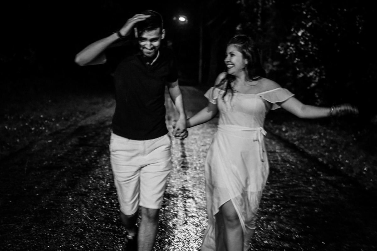 Pre Wedding na serra do japi jundiai-sp. pre wedding na chuva. Ensaio pre wedding com fusca. ideia de pre wedding. fusca.