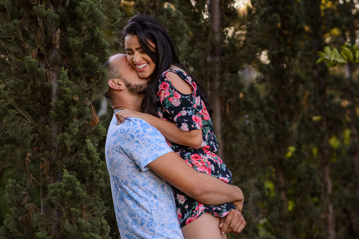 Ensaio pre wedding jardim botanico jundiai, Ensaio divertido. Ensaio com amor, sintonia, casal em sinotonia. Ensaio Casal.