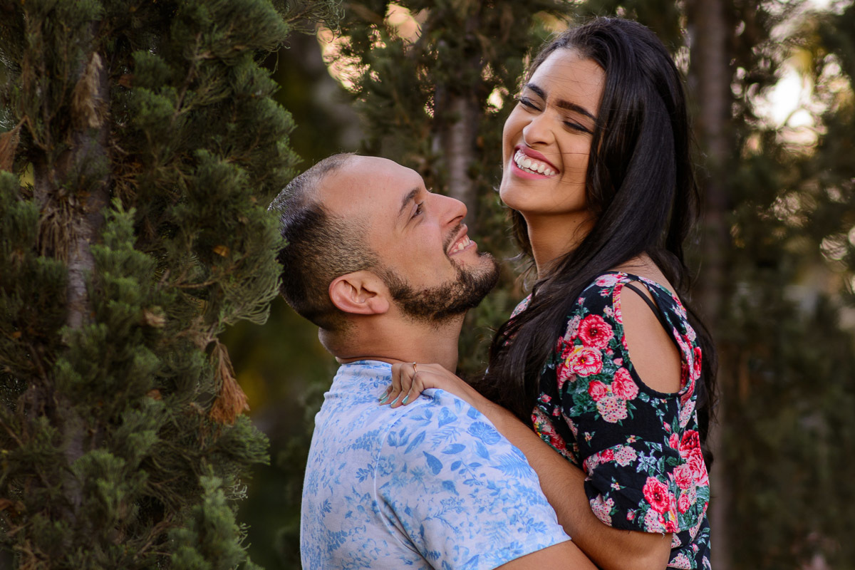 Ensaio pre wedding jardim botanico jundiai, Ensaio divertido. Ensaio com amor, sintonia, casal em sinotonia. Ensaio Casal.