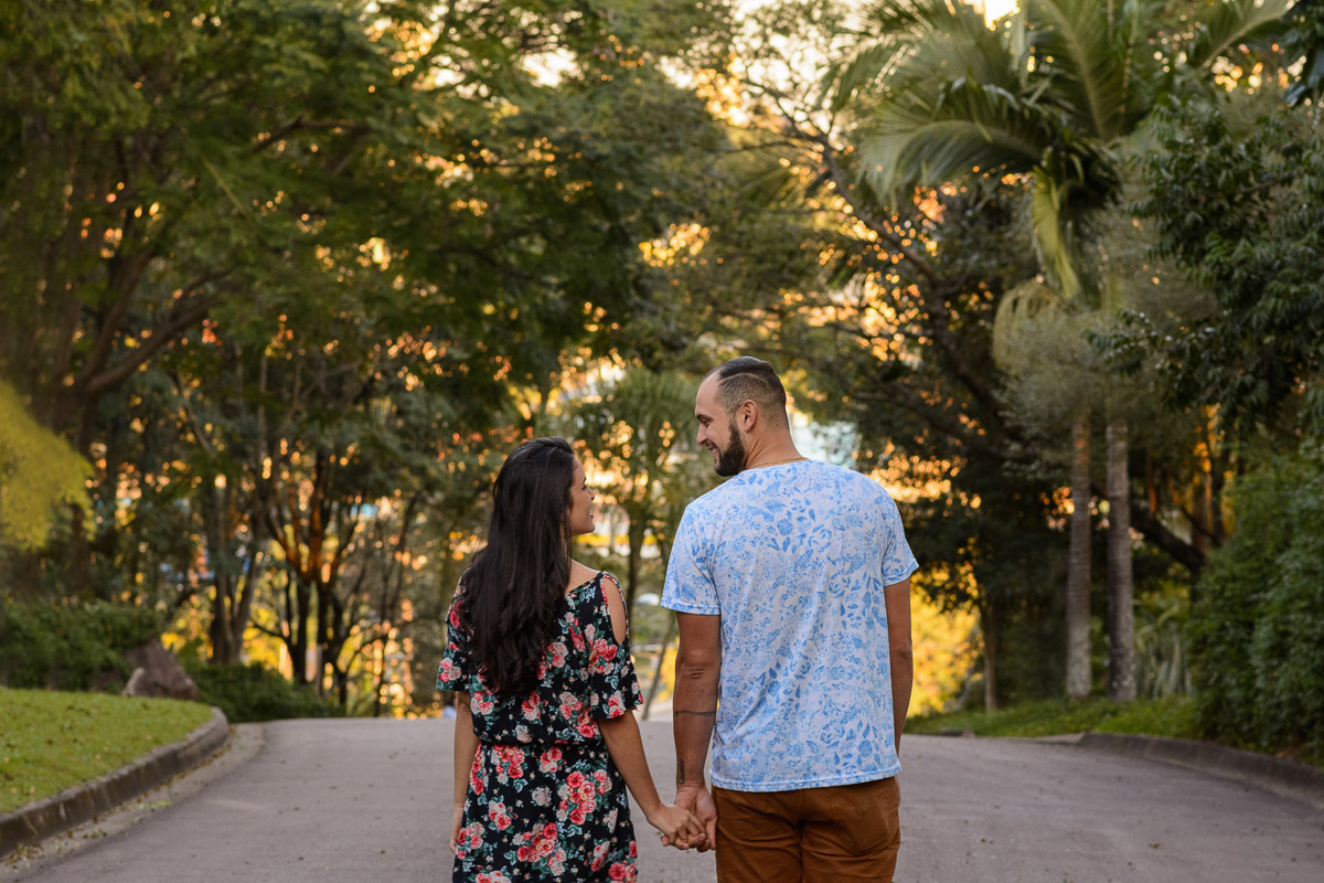 Ensaio pre wedding jardim botanico jundiai, Ensaio divertido. Ensaio com amor, sintonia, casal em sinotonia. Ensaio Casal.