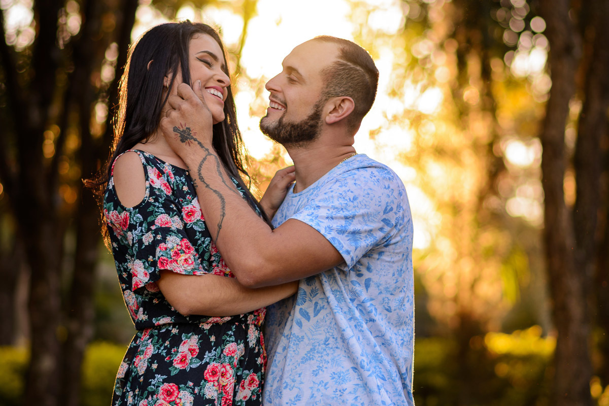 Ensaio pre wedding jardim botanico jundiai, Ensaio divertido. Ensaio com amor, sintonia, casal em sinotonia. Ensaio Casal.