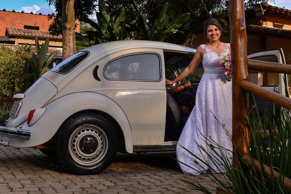 Cerimonia de casamento, chacara paraiso. Fotos de casamento. Wedding. casamento ao ar livre. casamento no campo. Vestido de noiva. carro da noiva. fusca no casamento.