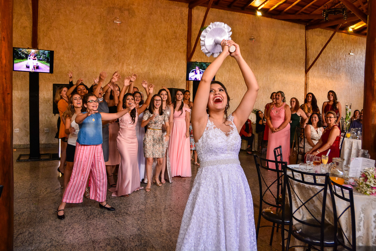 Cerimonia de casamento, chacara paraiso. Fotos de casamento. Wedding. casamento ao ar livre. casamento no campo. Festa de casamento. Buque da noiva.