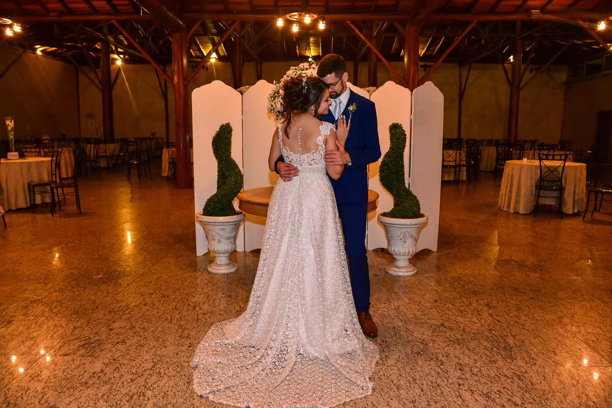 Cerimonia de casamento, chacara paraiso. Fotos de casamento. Wedding. casamento ao ar livre. casamento no campo. Festa de casamento. Vestido de noiva. Terno do noivo.