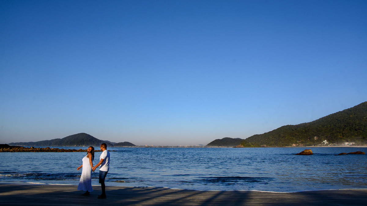 Ensaio pre wedding praia das conchas guaruja. ensaio noivos na praia. ensaio casal. casar na praia.