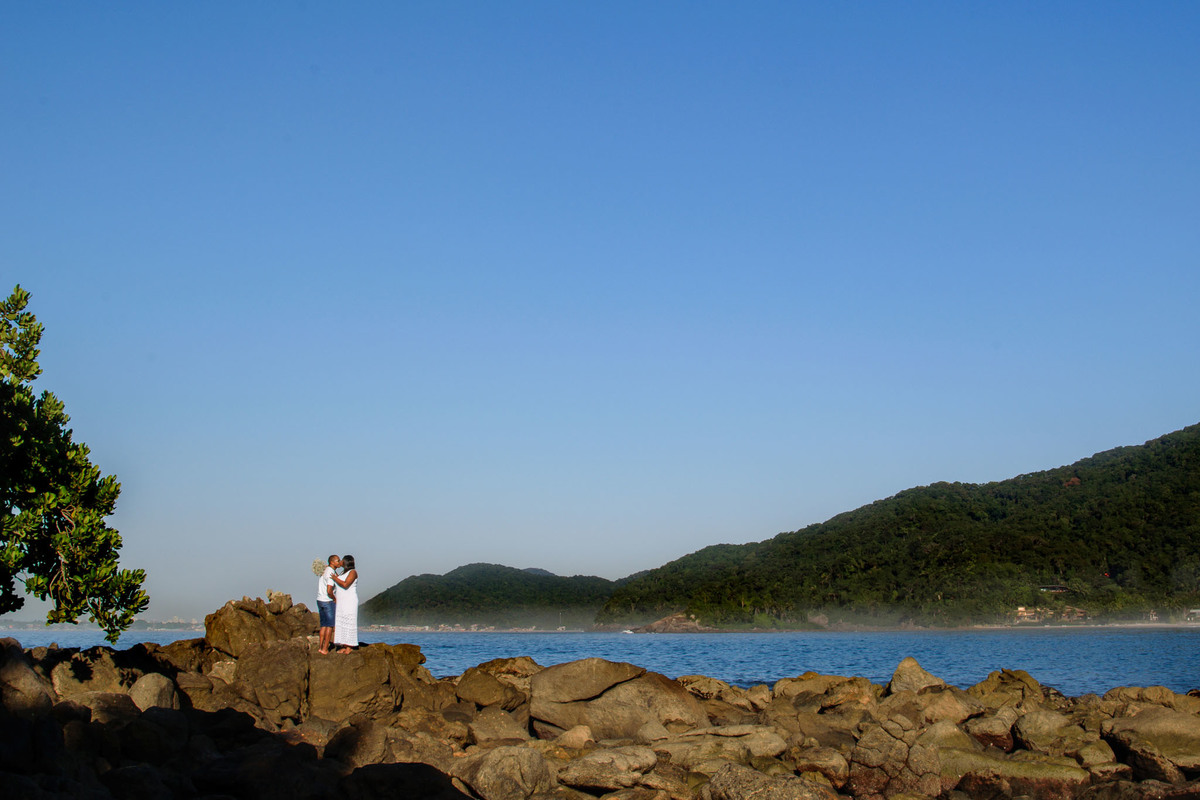 Ensaio pre wedding praia das conchas guaruja. ensaio noivos na praia. ensaio casal. casar na praia.