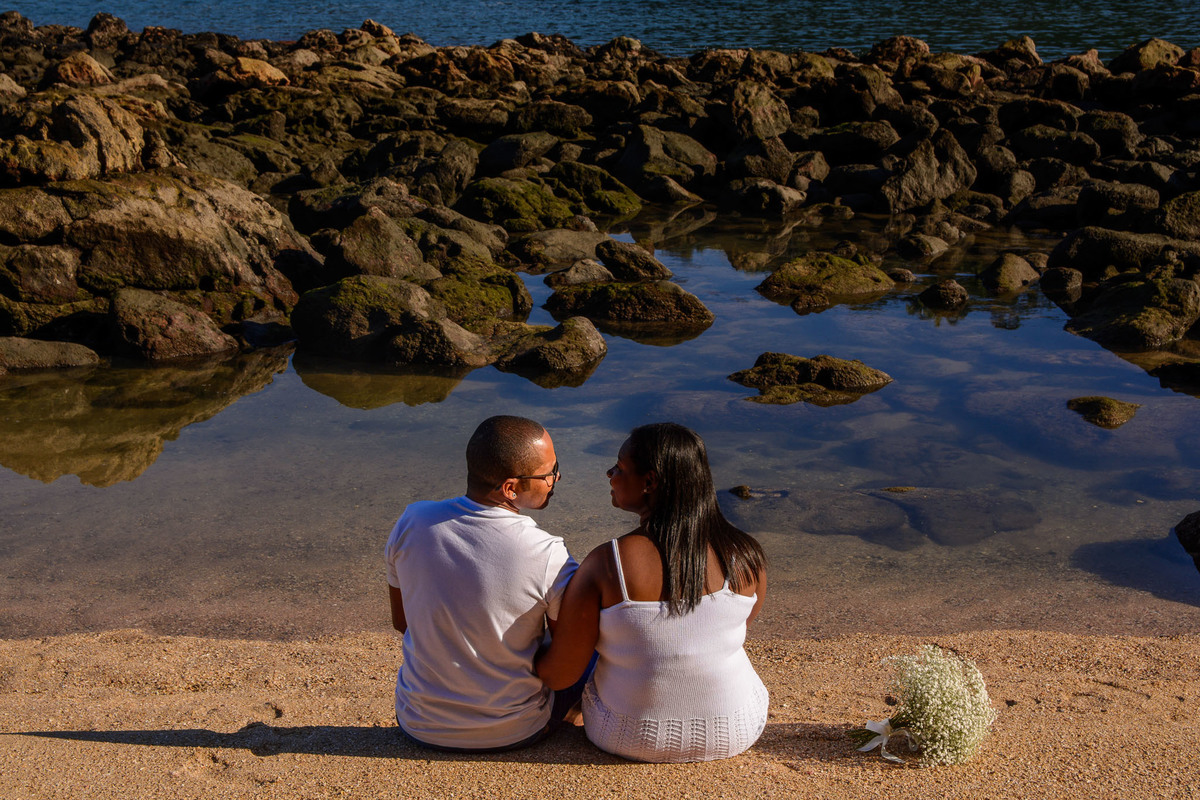 Ensaio pre wedding praia das conchas guaruja. ensaio noivos na praia. ensaio casal. casar na praia.