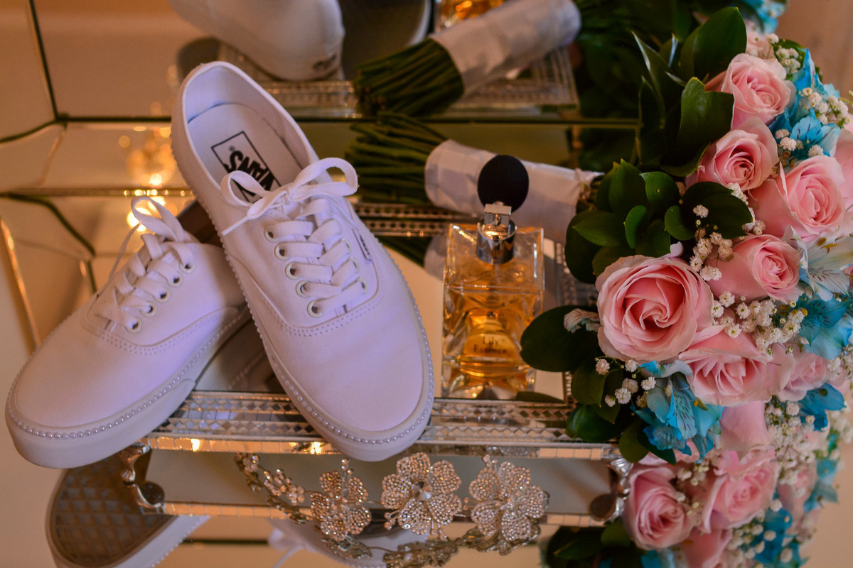 Tenis da Noiva, noiva de Tenis, sapato da noiva. buque de noiva, acessorios de noiva. makiang off noiva.