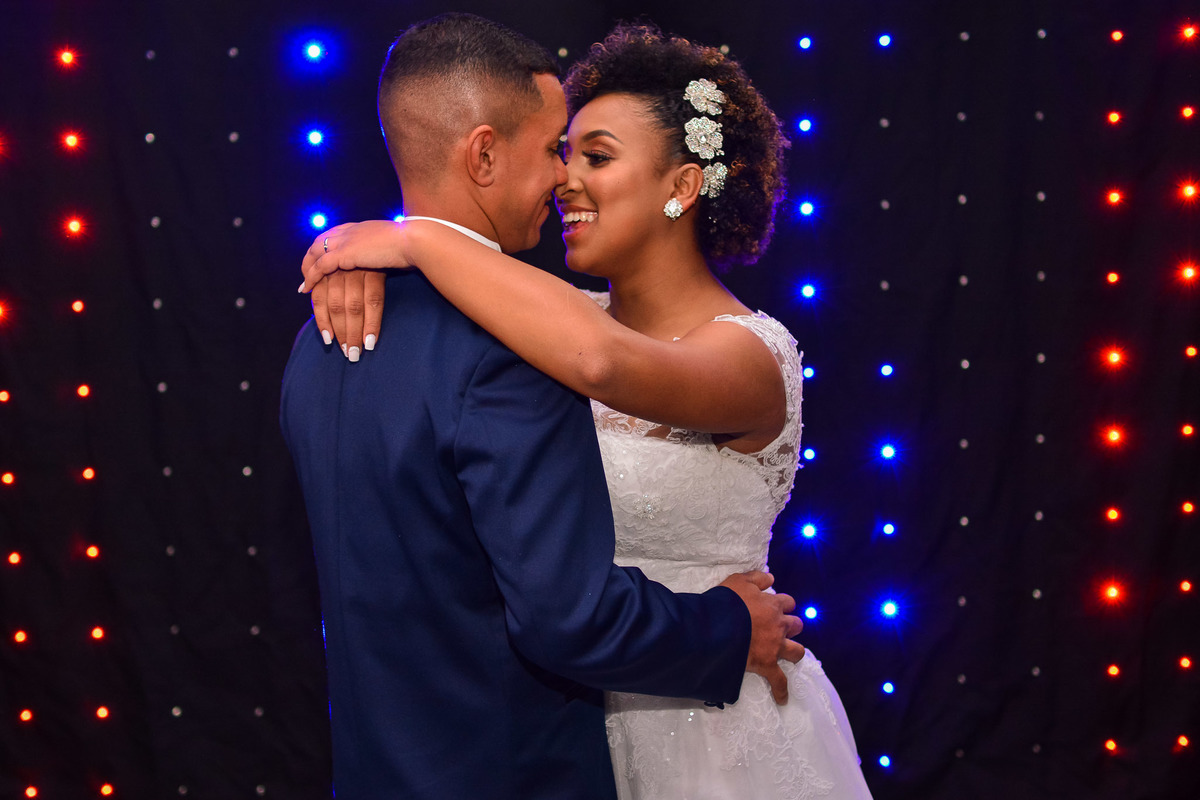 Fotos de casamento, Pos casamento, detalhes de casamento, recepão do casamento. festa de casamento, Espaço Monte Bello. Dança dos noivos. Balada do casamento.