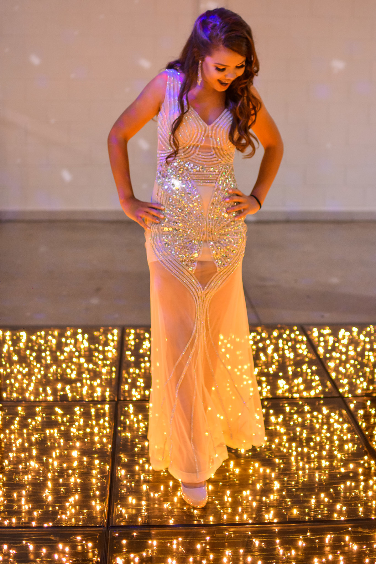 Festa debutante espaço monte bello. vestido de debutante. pista de led. pista iluminada dj. meus quinze anos. quinze anos. 15 anos. festa incrivel.