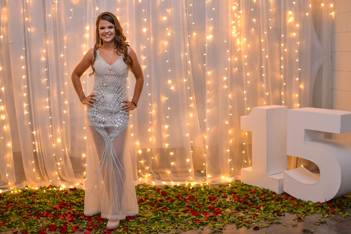 Festa debutante espaço monte bello. vestido de debutante. pista de led. pista iluminada dj. meus quinze anos. quinze anos. 15 anos. festa incrivel.