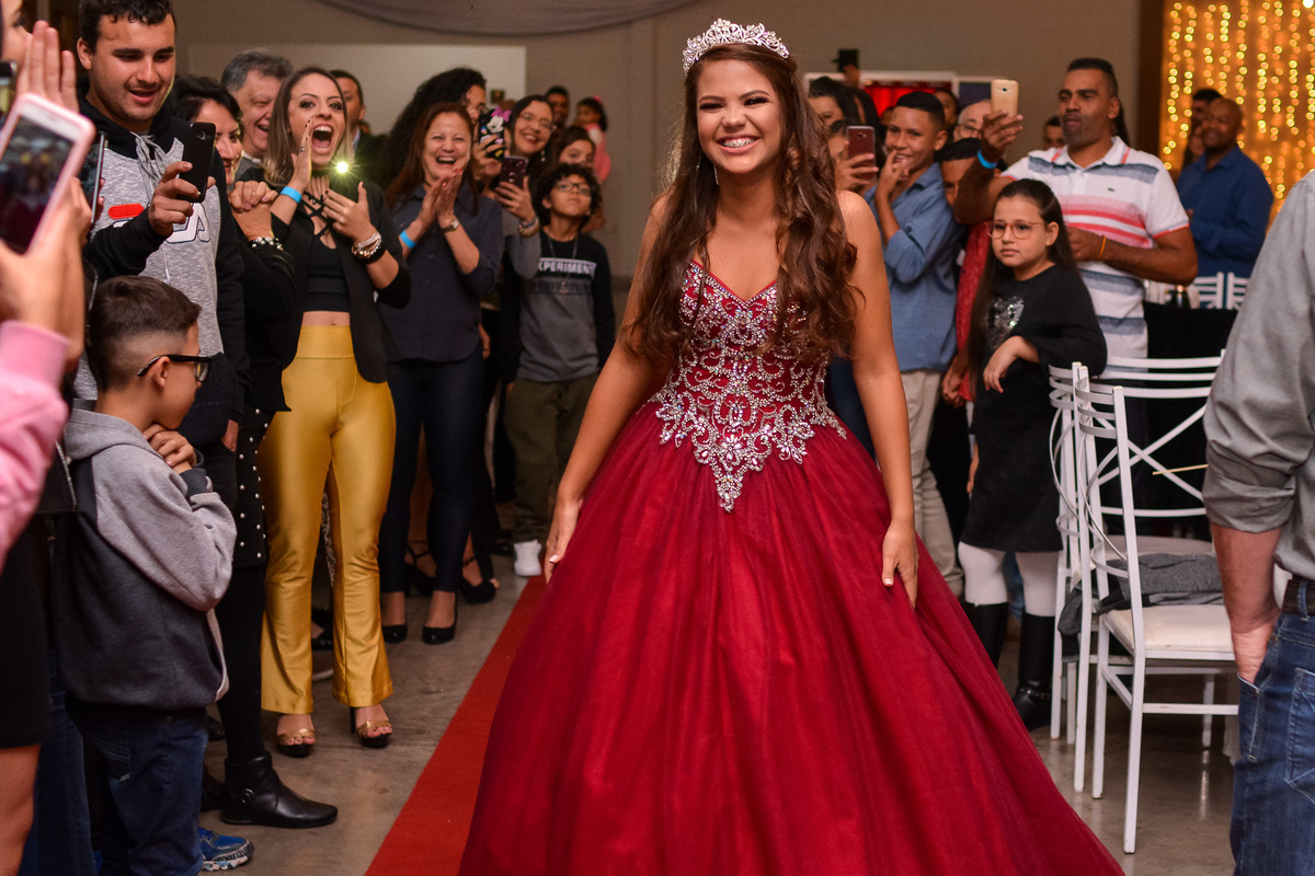 Festa debutante espaço monte bello. vestido de debutante. pista de led. pista iluminada dj. meus quinze anos. quinze anos. 15 anos. festa incrivel.