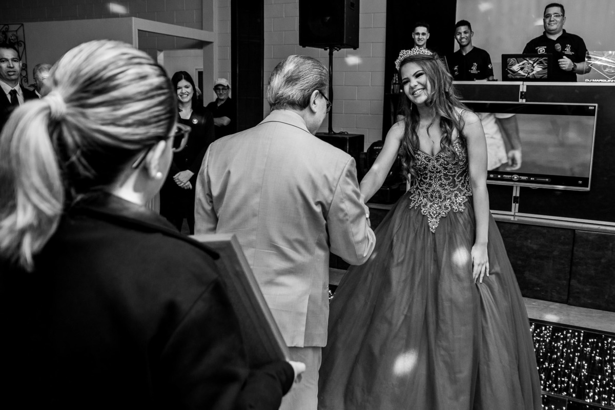 Festa debutante espaço monte bello. vestido de debutante. pista de led. pista iluminada dj. meus quinze anos. quinze anos. 15 anos. festa incrivel. Troca de Faixa. Faixa Preta Karate