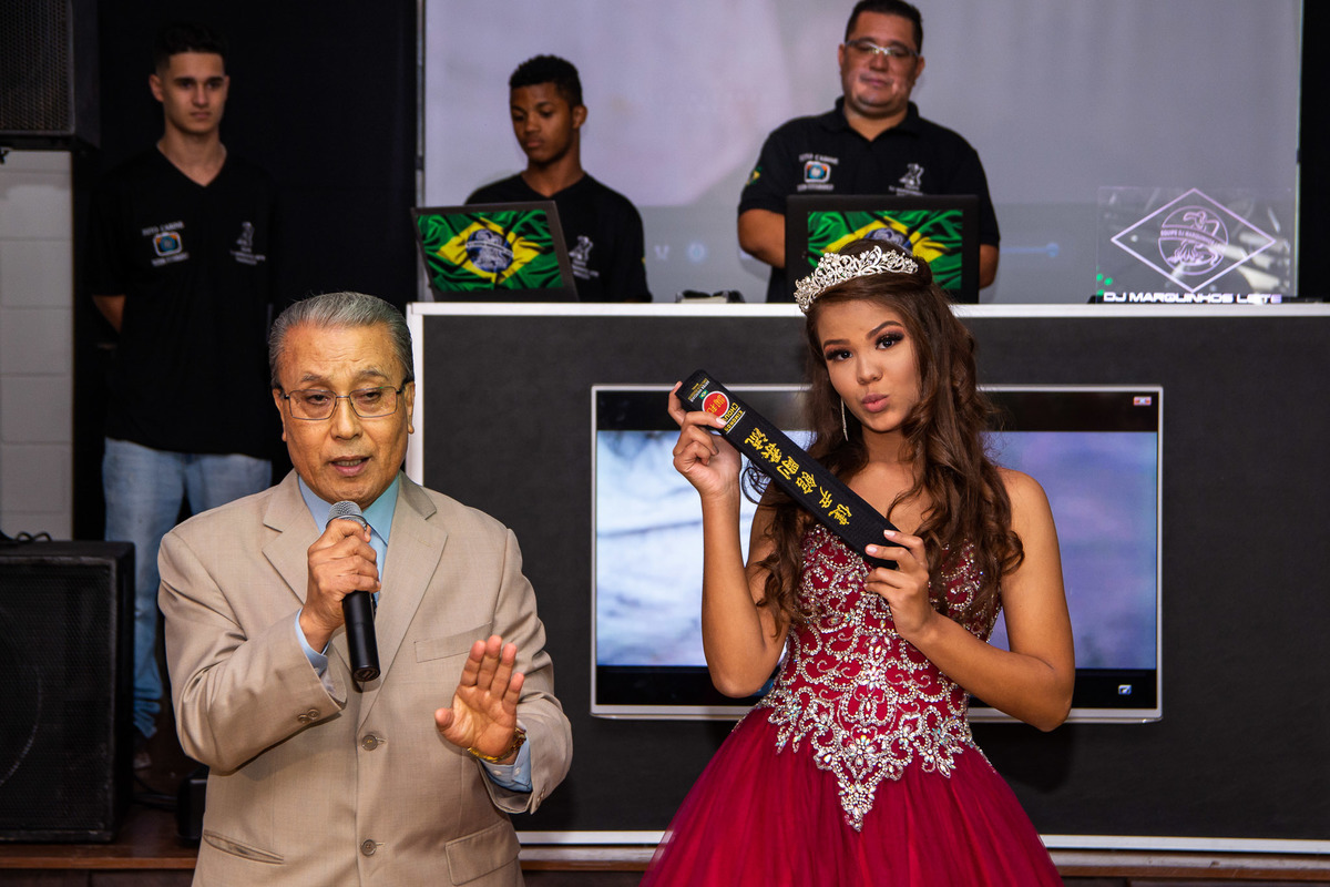 Festa debutante espaço monte bello. vestido de debutante. pista de led. pista iluminada dj. meus quinze anos. quinze anos. 15 anos. festa incrivel. Troca de Faixa. Faixa Preta Karate