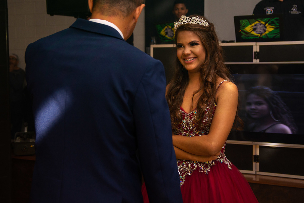 Festa debutante espaço monte bello. vestido de debutante. pista de led. pista iluminada dj. meus quinze anos. quinze anos. 15 anos. festa incrivel.