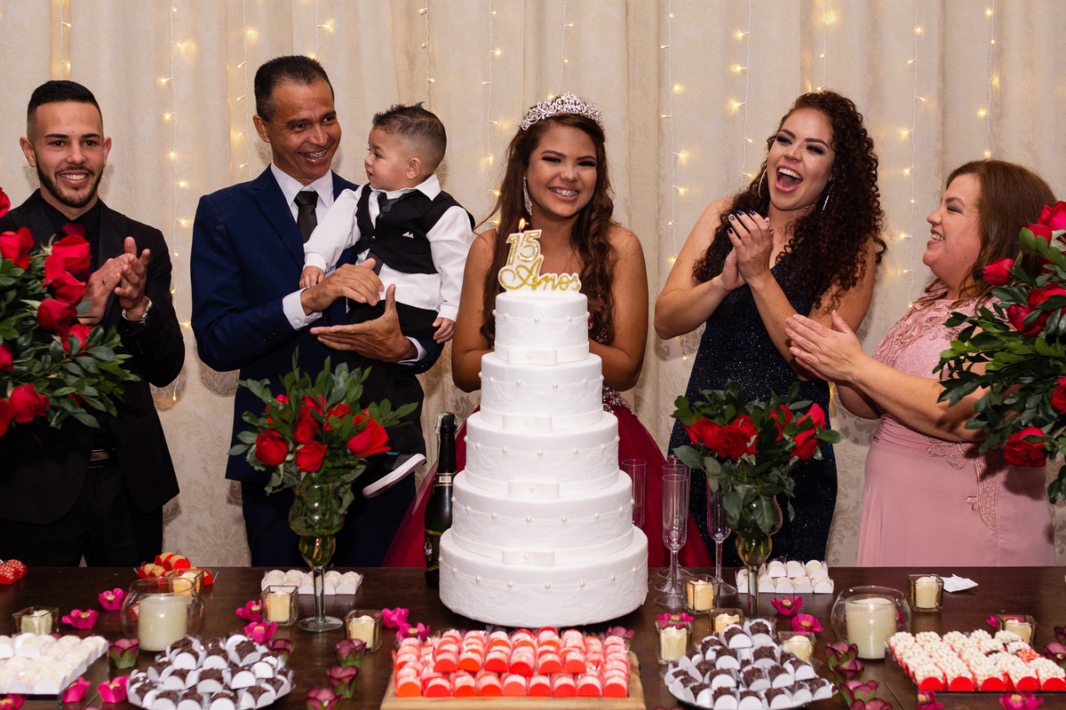 Festa debutante espaço monte bello. vestido de debutante. pista de led. pista iluminada dj. meus quinze anos. quinze anos. 15 anos. festa incrivel.