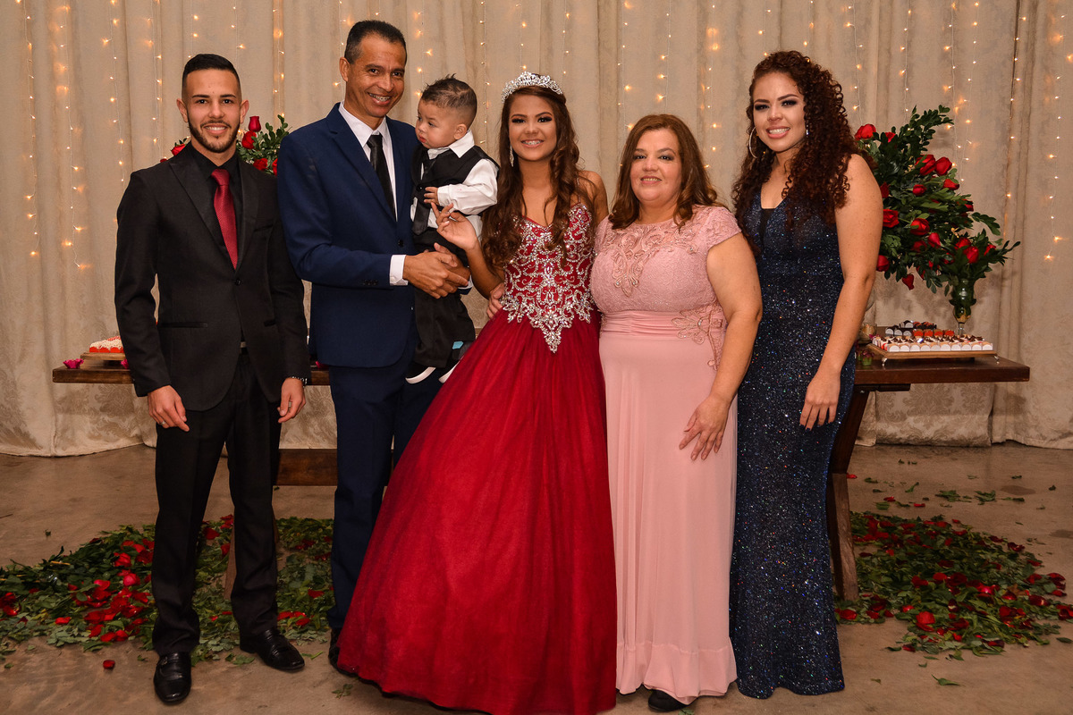 Festa debutante espaço monte bello. vestido de debutante. pista de led. pista iluminada dj. meus quinze anos. quinze anos. 15 anos. festa incrivel.