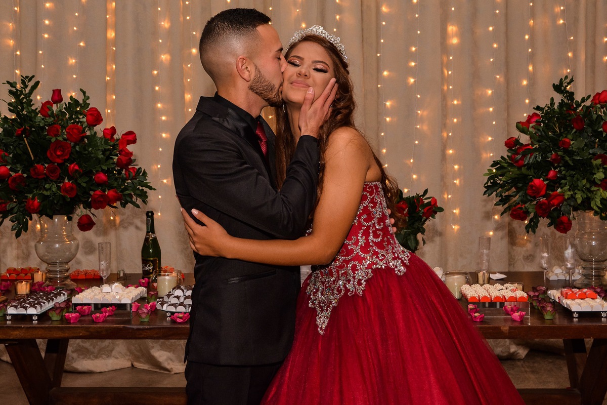 Festa debutante espaço monte bello. vestido de debutante. pista de led. pista iluminada dj. meus quinze anos. quinze anos. 15 anos. festa incrivel.