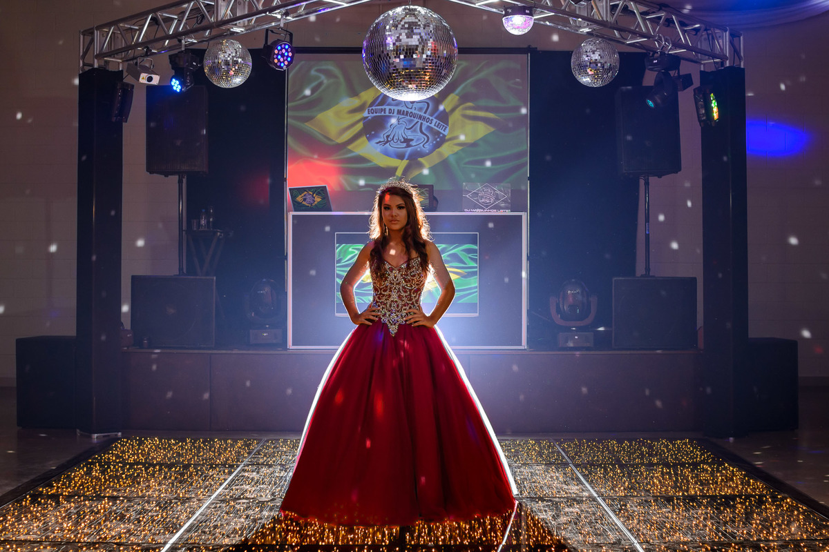 Festa debutante espaço monte bello. vestido de debutante. pista de led. pista iluminada dj. meus quinze anos. quinze anos. 15 anos. festa incrivel.