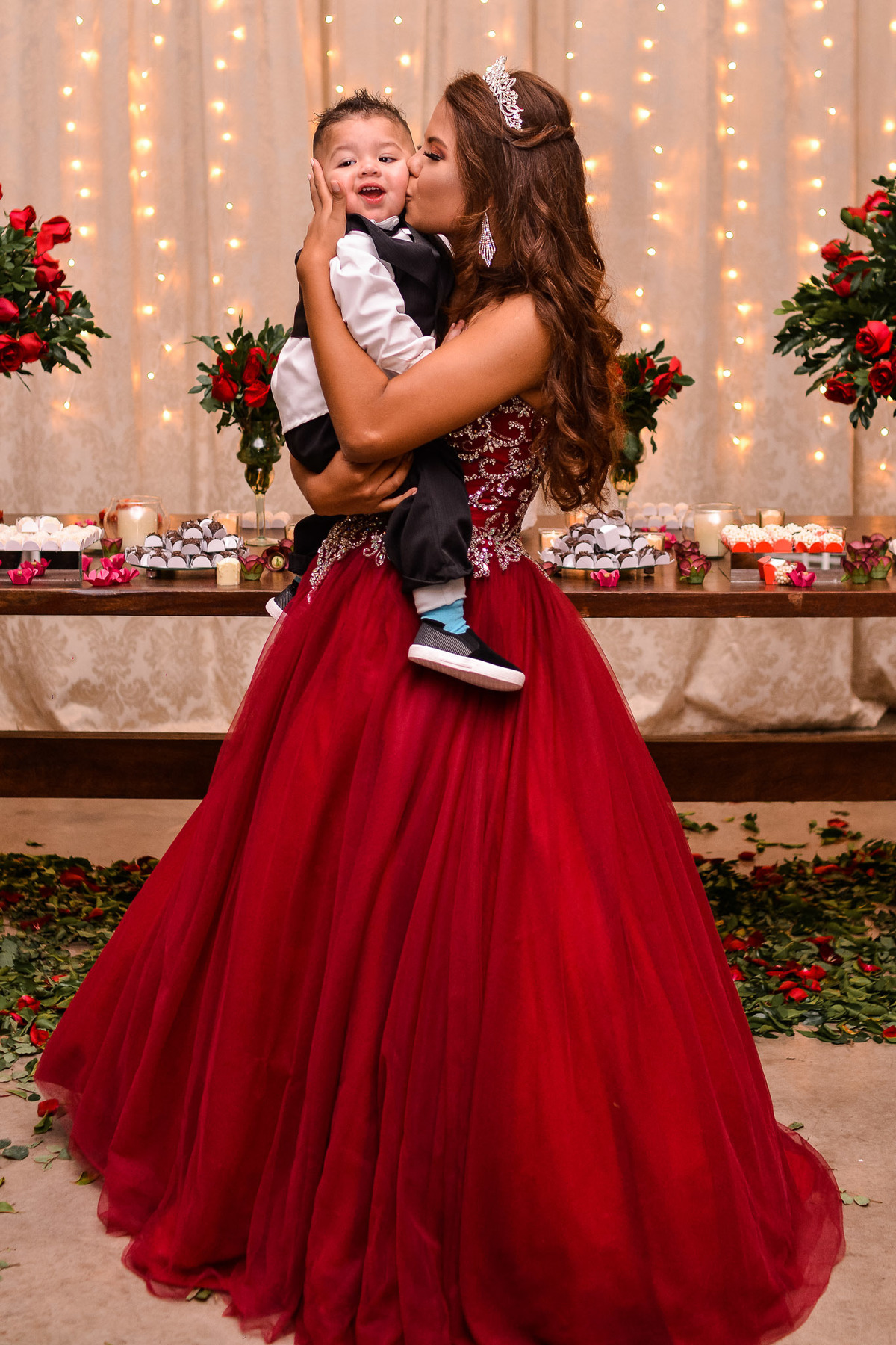 Festa debutante espaço monte bello. vestido de debutante. pista de led. pista iluminada dj. meus quinze anos. quinze anos. 15 anos. festa incrivel.