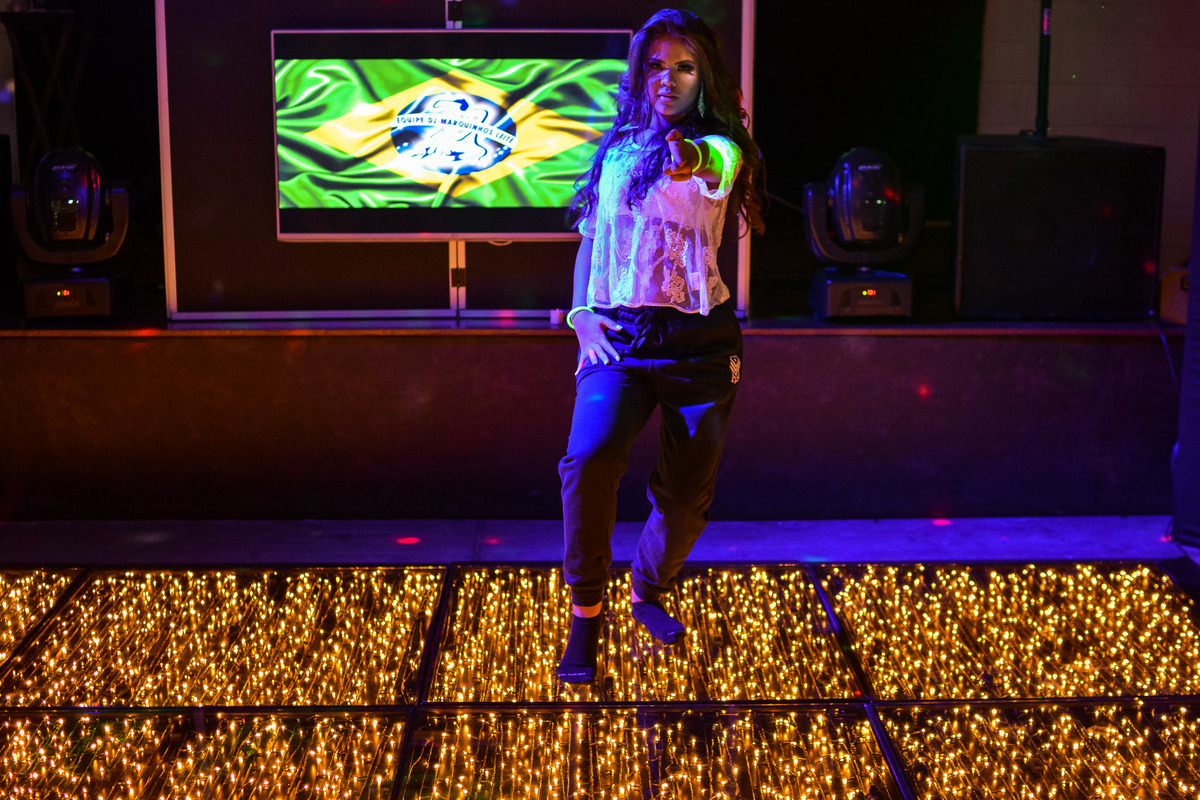 Festa debutante espaço monte bello. vestido de debutante. pista de led. pista iluminada dj. meus quinze anos. quinze anos. 15 anos. festa incrivel.