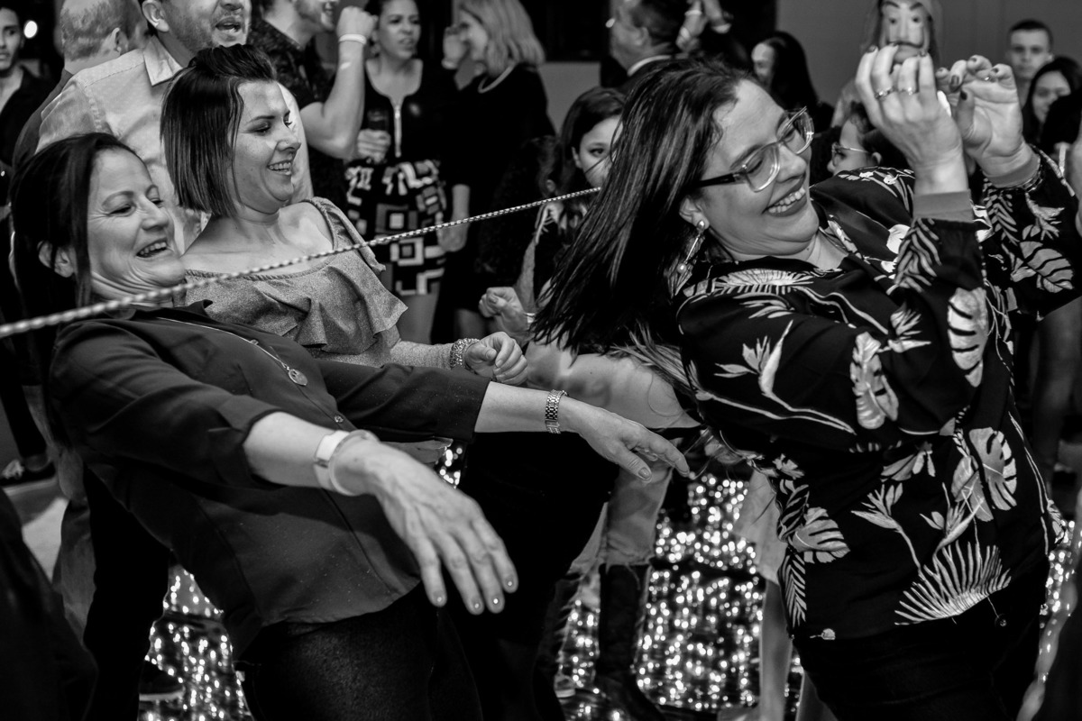 Festa debutante espaço monte bello. vestido de debutante. pista de led. pista iluminada dj. meus quinze anos. quinze anos. 15 anos. festa incrivel.