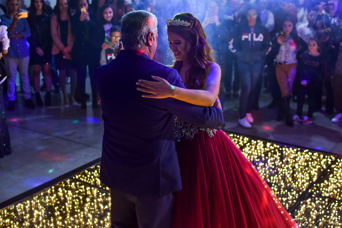 Festa debutante espaço monte bello. vestido de debutante. pista de led. pista iluminada dj. meus quinze anos. quinze anos. 15 anos. festa incrivel.