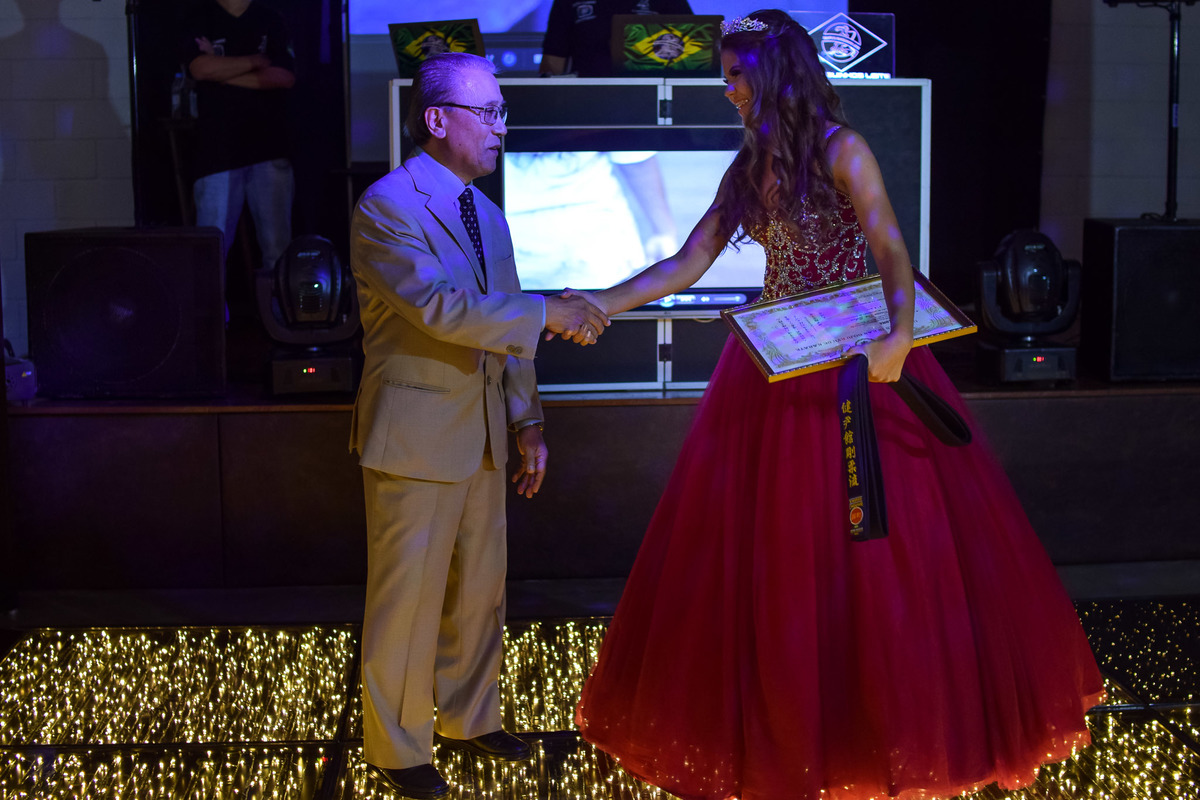 Festa debutante espaço monte bello. vestido de debutante. pista de led. pista iluminada dj. meus quinze anos. quinze anos. 15 anos. festa incrivel. Troca de Faixa. Faixa Preta Karate