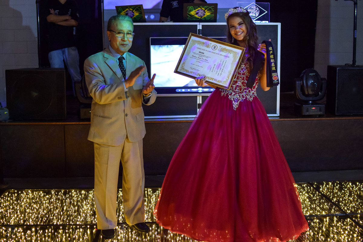 Festa debutante espaço monte bello. vestido de debutante. pista de led. pista iluminada dj. meus quinze anos. quinze anos. 15 anos. festa incrivel. Troca de Faixa. Faixa Preta Karate