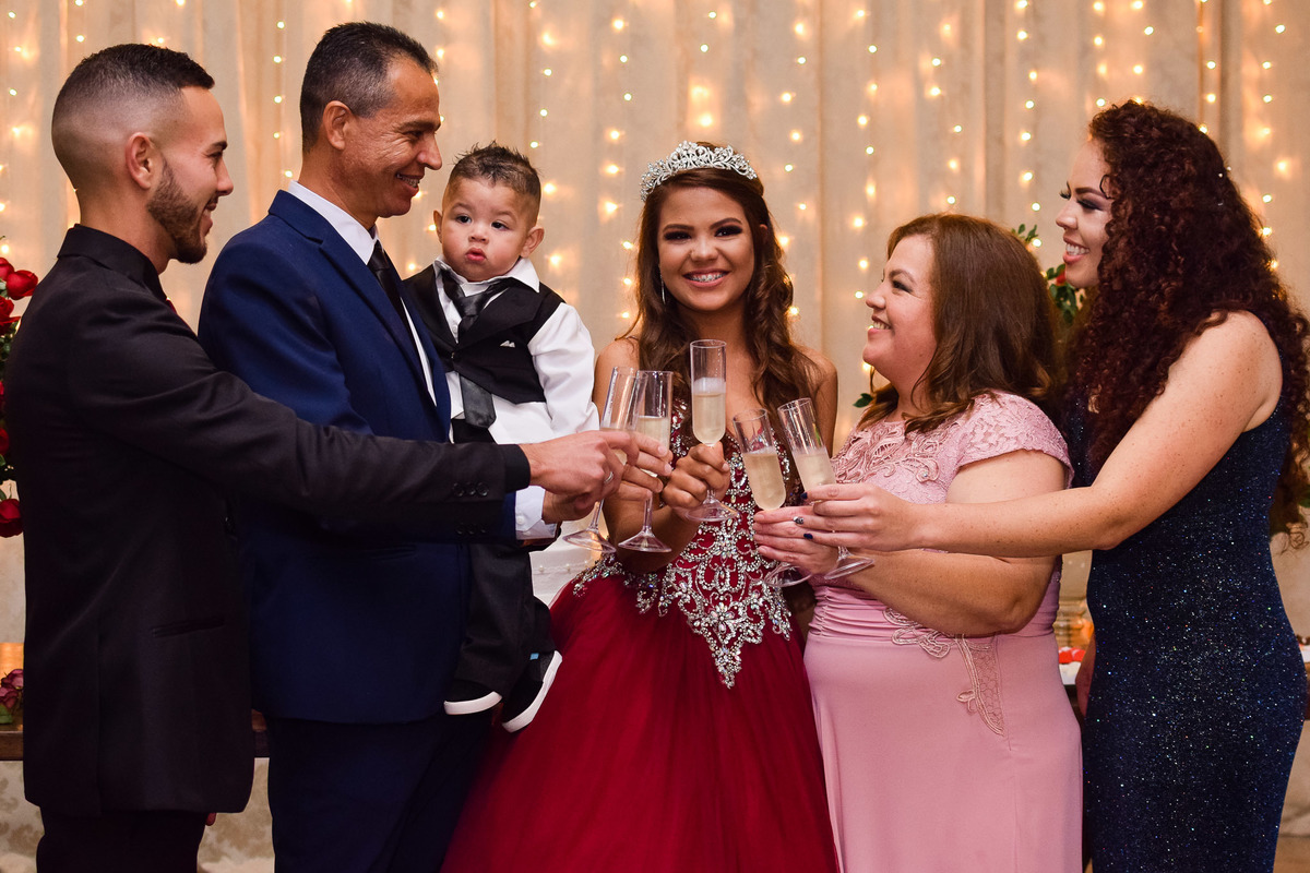 Festa debutante espaço monte bello. vestido de debutante. pista de led. pista iluminada dj. meus quinze anos. quinze anos. 15 anos. festa incrivel.