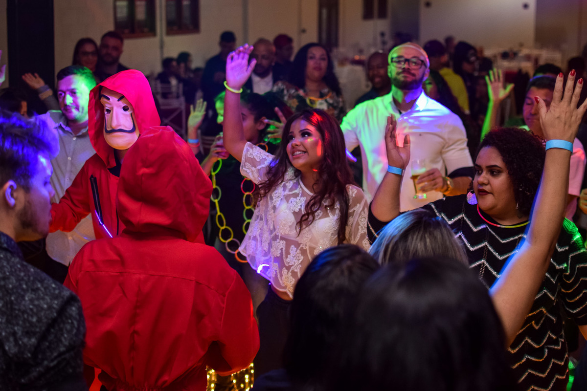 Festa debutante espaço monte bello. vestido de debutante. pista de led. pista iluminada dj. meus quinze anos. quinze anos. 15 anos. festa incrivel.