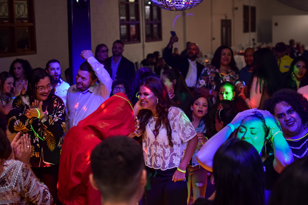 Festa debutante espaço monte bello. vestido de debutante. pista de led. pista iluminada dj. meus quinze anos. quinze anos. 15 anos. festa incrivel.