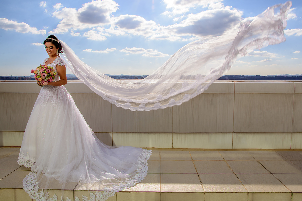 Making of noiva. vestido de noiva. maquiagem noiva. dia da noiva Espaço Bella Vista. veu da noiva.