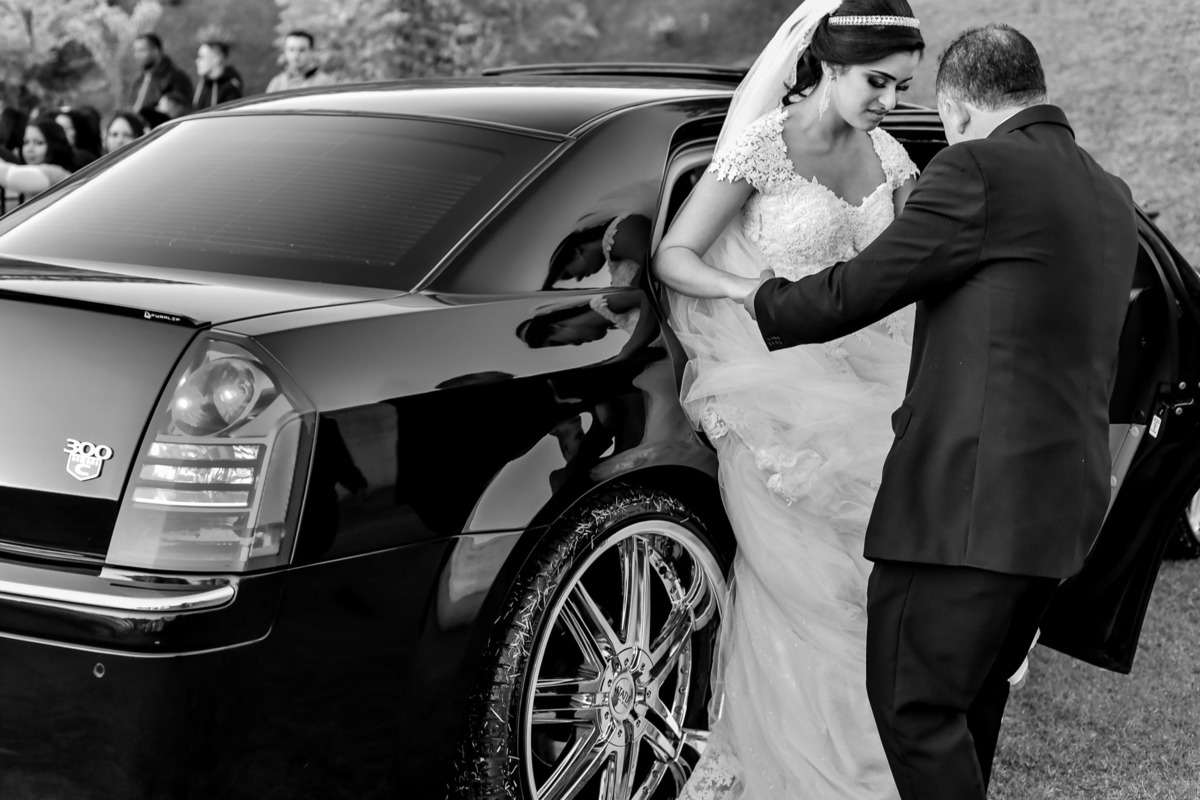 Cerimonia de casamento Malavazzi Festas Buffet. vestido da noiva. carro da noiva. entrada da noiva. pai da noiva.