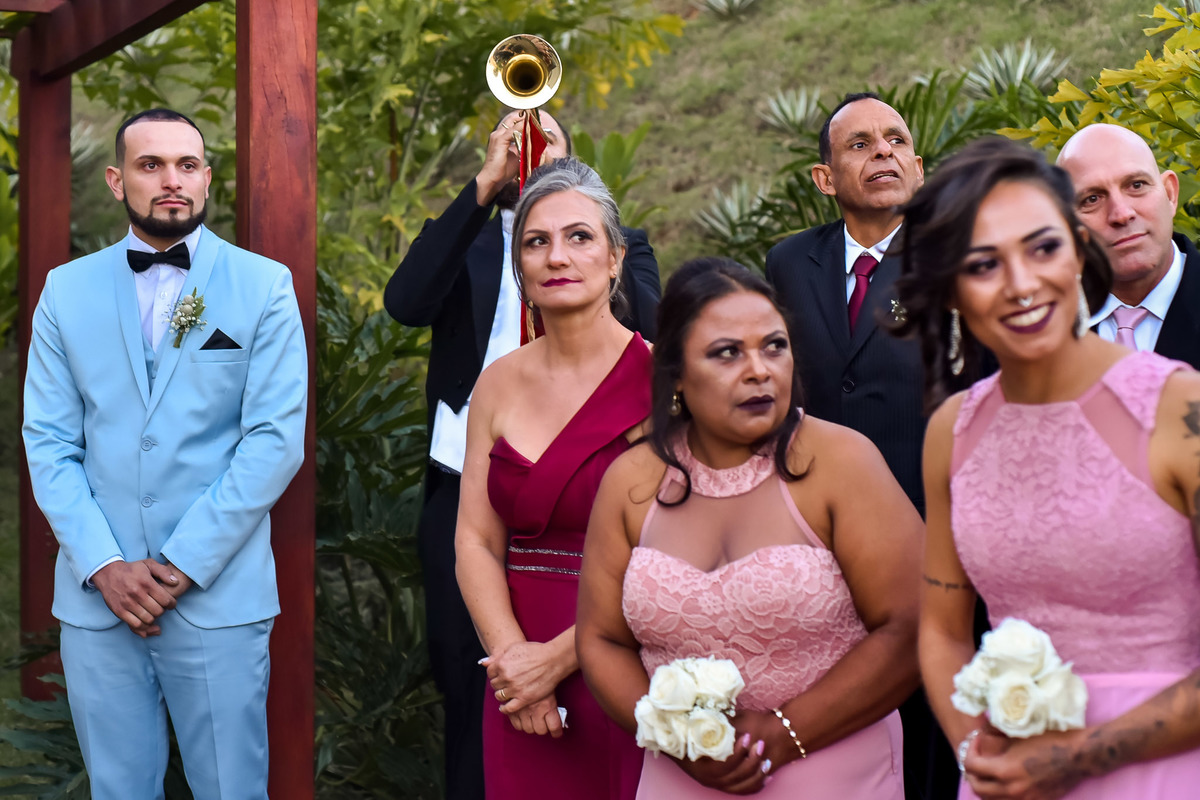 Cerimonia de casamento Malavazzi Festas Buffet. terno do noivo. Noivo de moto. entrada do noivo.