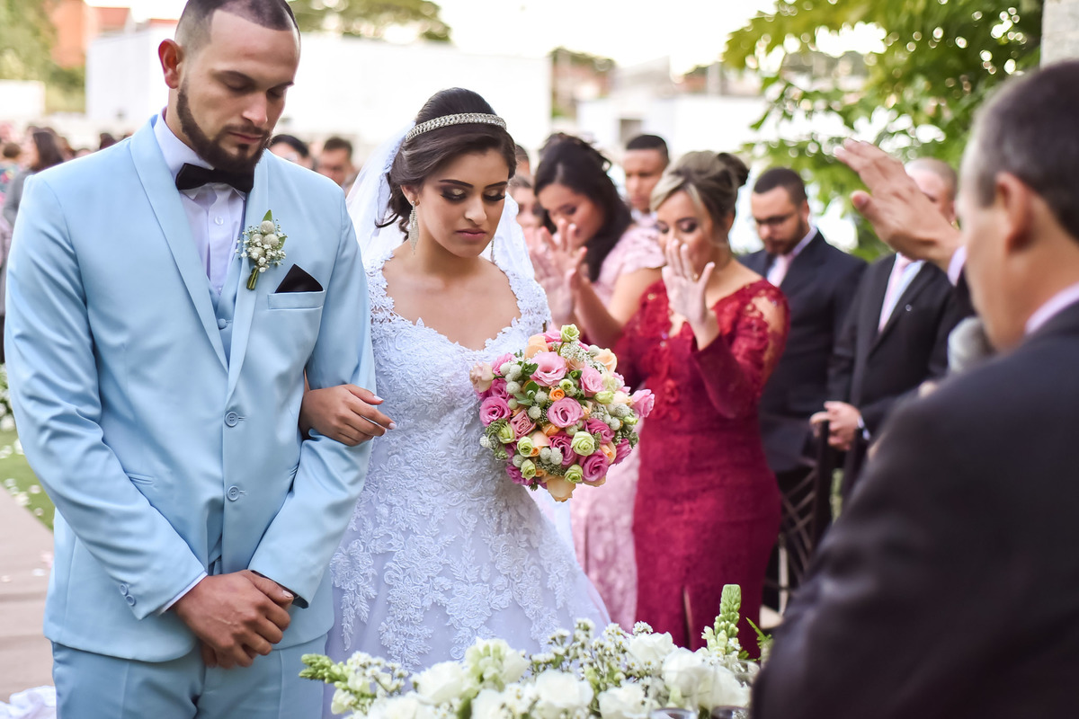 Cerimonia de casamento Malavazzi Festas Buffet. vestido da noiva. terno de noivo.