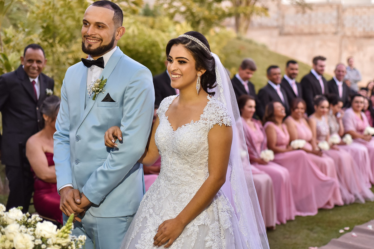 Cerimonia de casamento Malavazzi Festas Buffet. vestido da noiva. terno de noivo.