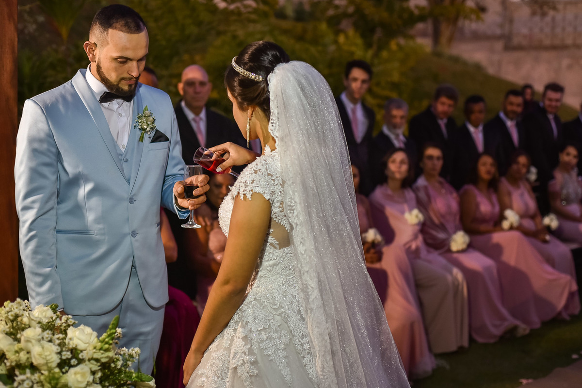 Cerimonia de casamento Malavazzi Festas Buffet. vestido da noiva. terno de noivo.