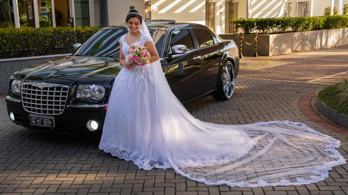 Making of noiva. vestido de noiva. maquiagem noiva. dia da noiva Espaço Bella Vista. veu da noiva. Carro da noiva.