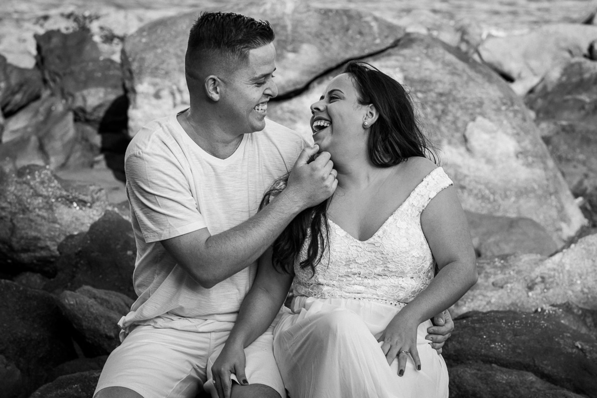 Ensaio pre wedding praia das conchas guaruja. ensaio noivos na praia. ensaio casal. casar na praia. Casamento pe na areia casamento na praia.